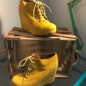 Havana Handmade Last Suede Yellow Booties Size 9